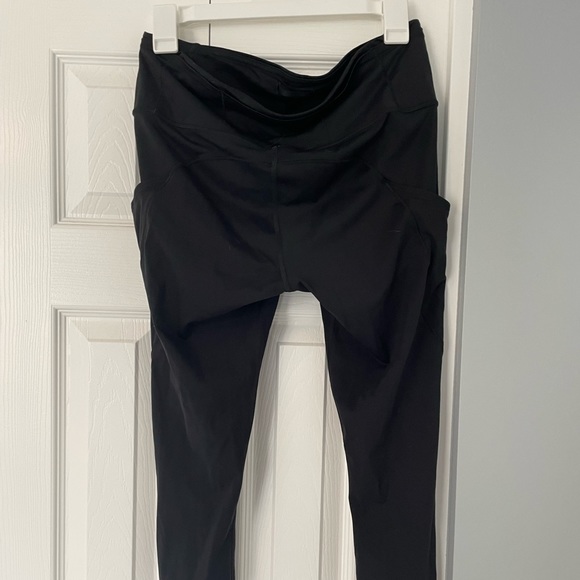 lululemon black leggings with pockets - Picture 3 of 4